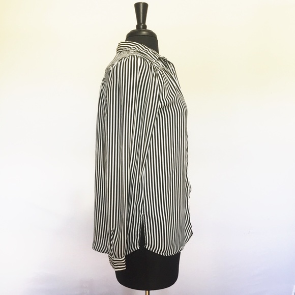 🍩H&M black and white striped button down size 34 - Picture 2 of 6